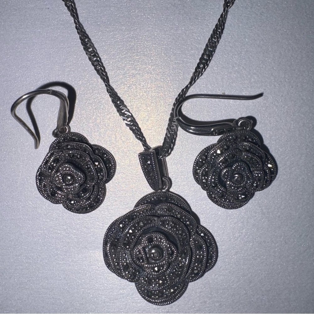 Vintage RARE Sterling Silver 925 Marcasite Rose Pendant & Chain 18’Earrings Set - Picture 2 of 10